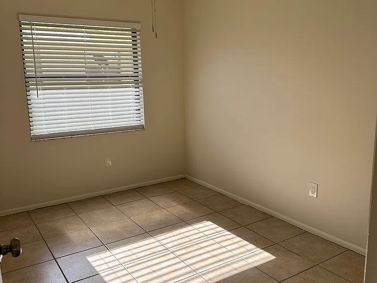 1013 W Peel St #A — Photo 5