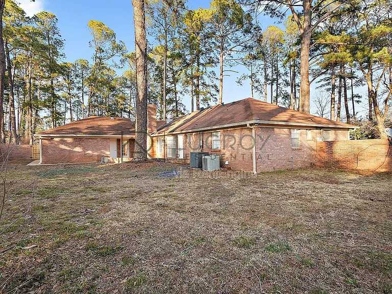 816 Winthrop Cir — Photo 9
