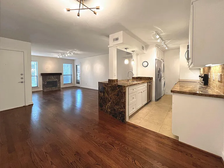 1601 S Shepherd Dr #161 — Photo 1