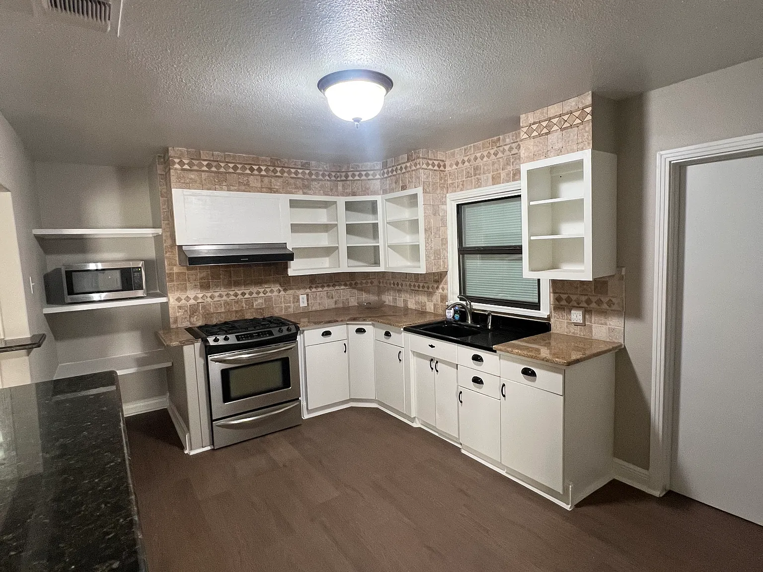 4 bed, 1540 sqft, $2,300 — Photo 2