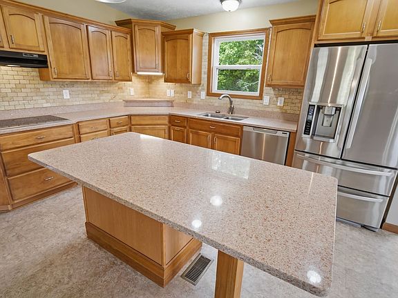 4th image of 2662 Evans Rd