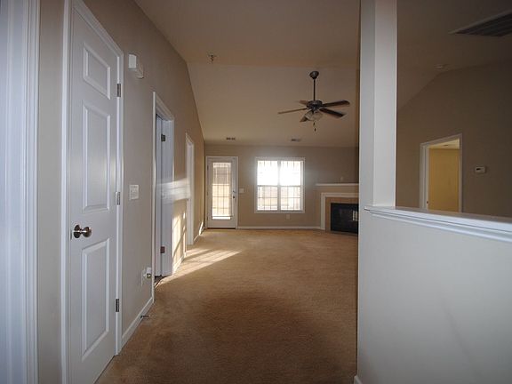 5th image of 18 Leesford Trl
