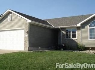 8630 Lavender Cir, Lincoln, NE 68505