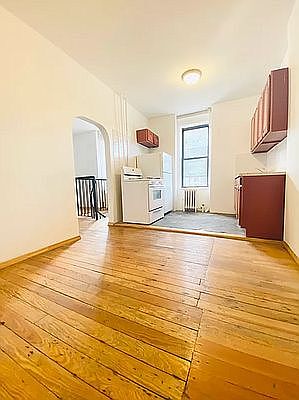 2nd image of 41 Saint Nicholas Ave APT 1R