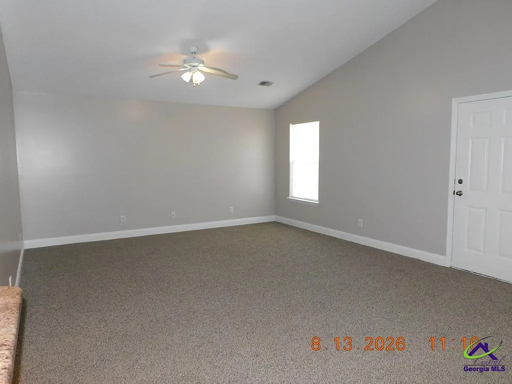 3 bed, 2.0 bath, 1250 sqft, $1,350 — Photo 2