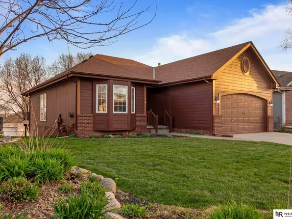 8833 S 100th St, La Vista, NE 68128