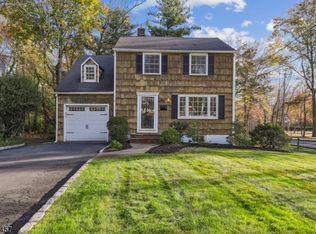 3 Ridgeview Ave, New Providence, NJ 07974