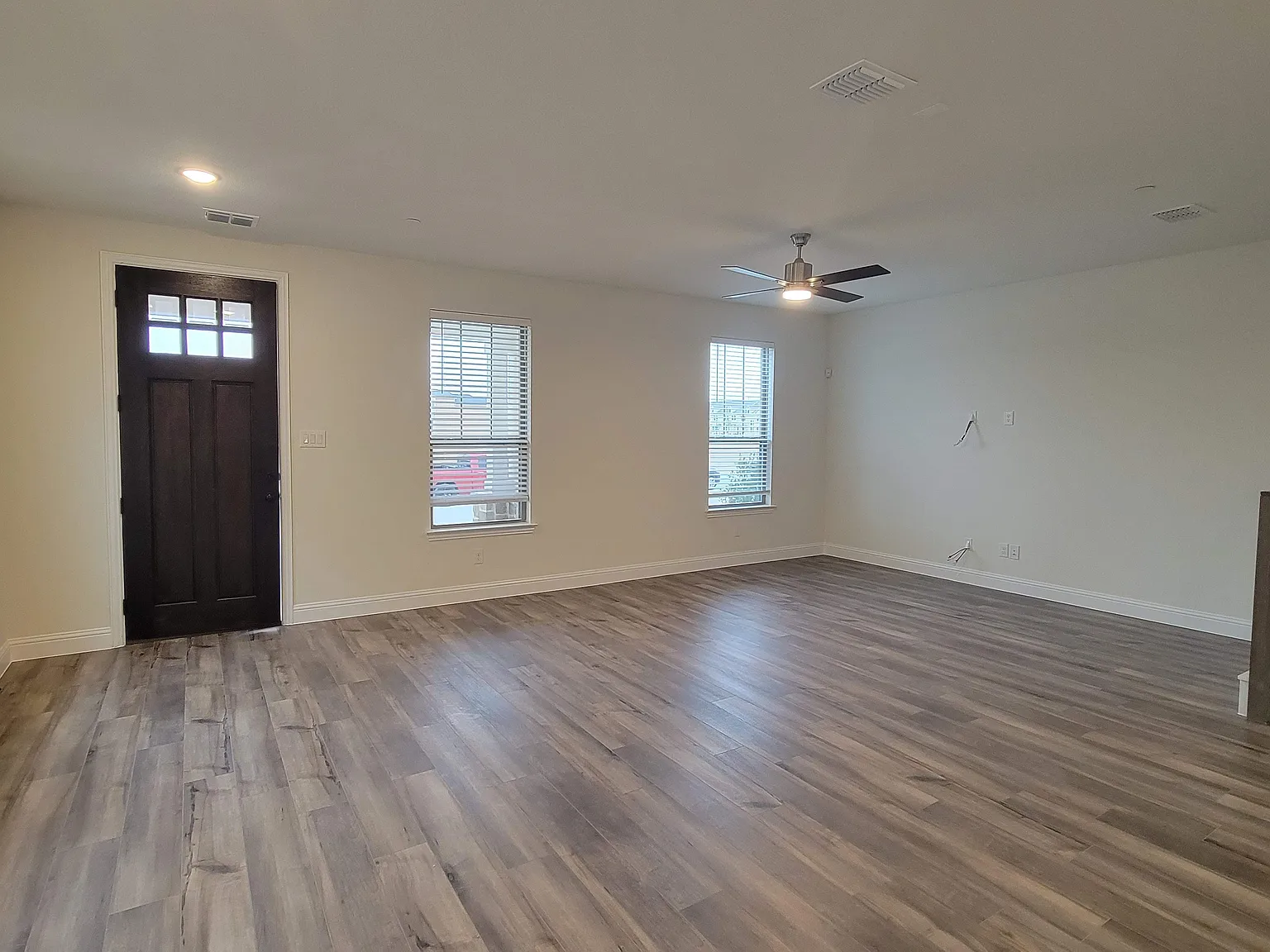 3 bed, 2289 sqft, $2,950 — Photo 3