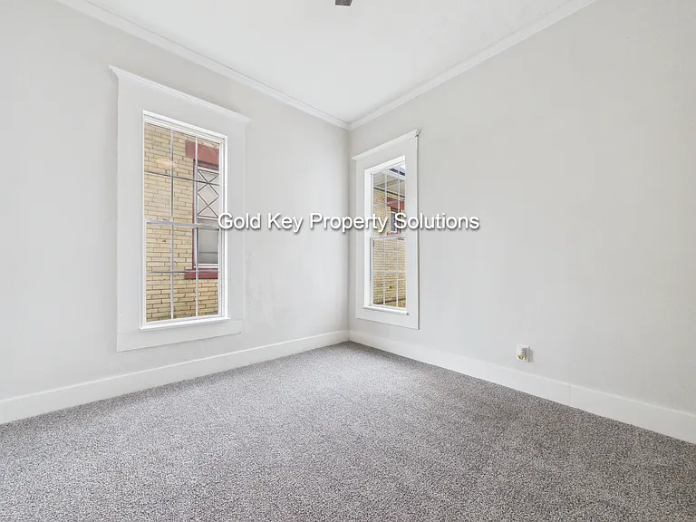 2420 Jackson St — Photo 7