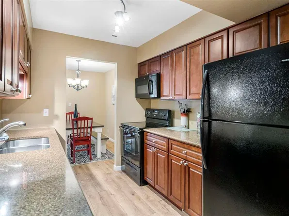1185 Hideaway Valley Dr, Harbor Springs, MI 49740