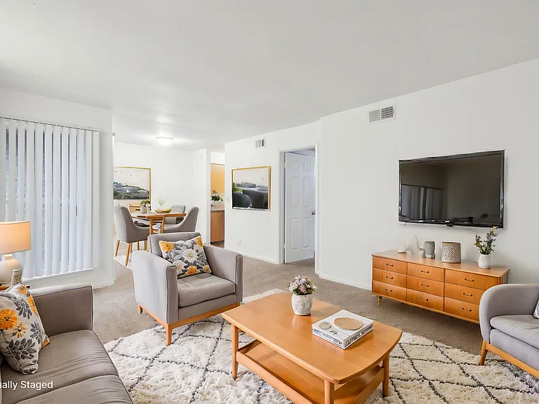 CrestWind Townhomes and Apartments — Photo 17