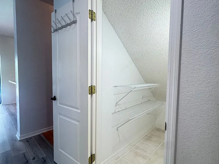 6077 Marella Dr — Photo 32