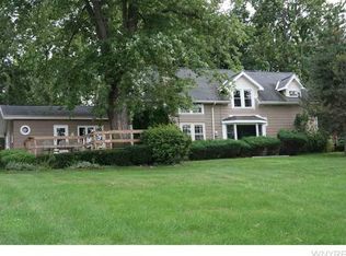 5657 Old Lake Shore Rd, Lake View, NY 14085