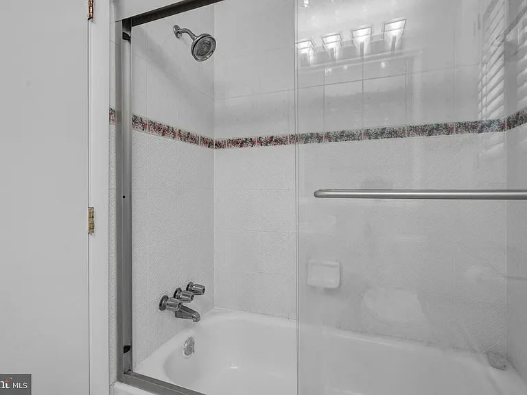 8905 Valley Forge Dr — Photo 12