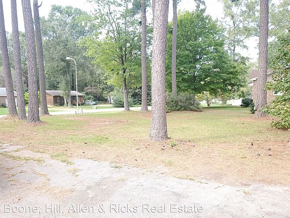 4th image of 812 Speight Dr