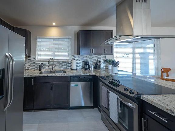 4th image of 205 E Oxford Dr