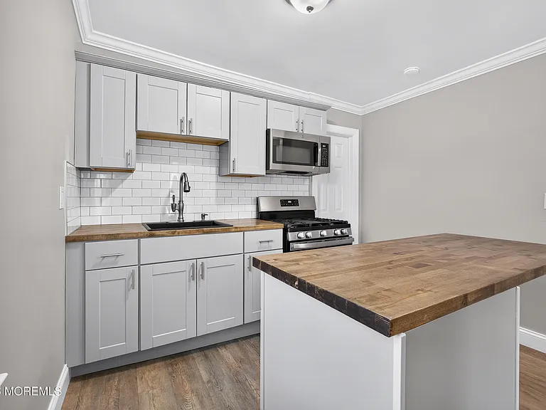 907 Bond St #2 — Photo 15