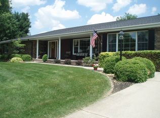 9 Canterbury Ct, Bloomington, IL 61701