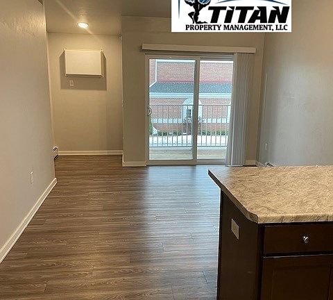 3rd image of 926 Superior Ave #8
