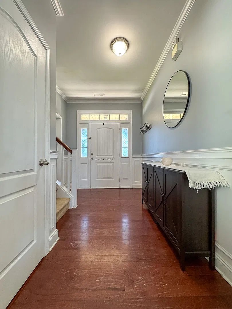 Beautifully Maintained 3 Bed 2.5 Bath Home in West Gate — Photo 4