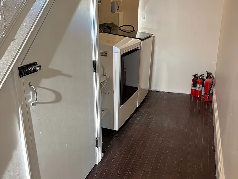 621 Macon St #2 — Photo 10