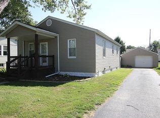 555 N 3rd St, Wood River, IL 62095