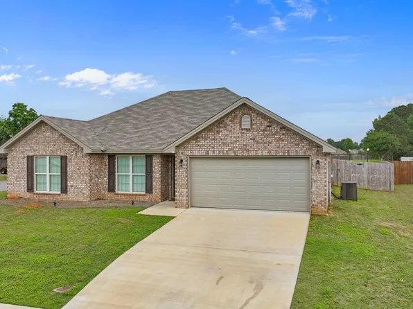 17 Landing Pl, Wetumpka, AL 36092