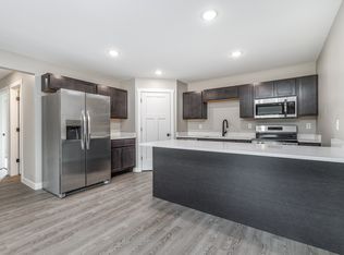 3170 Lake Ridge Dr #9, Dubuque, IA 52003