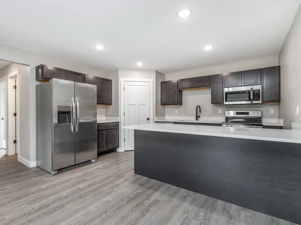 3170 Lake Ridge Dr #9, Dubuque, IA 52003