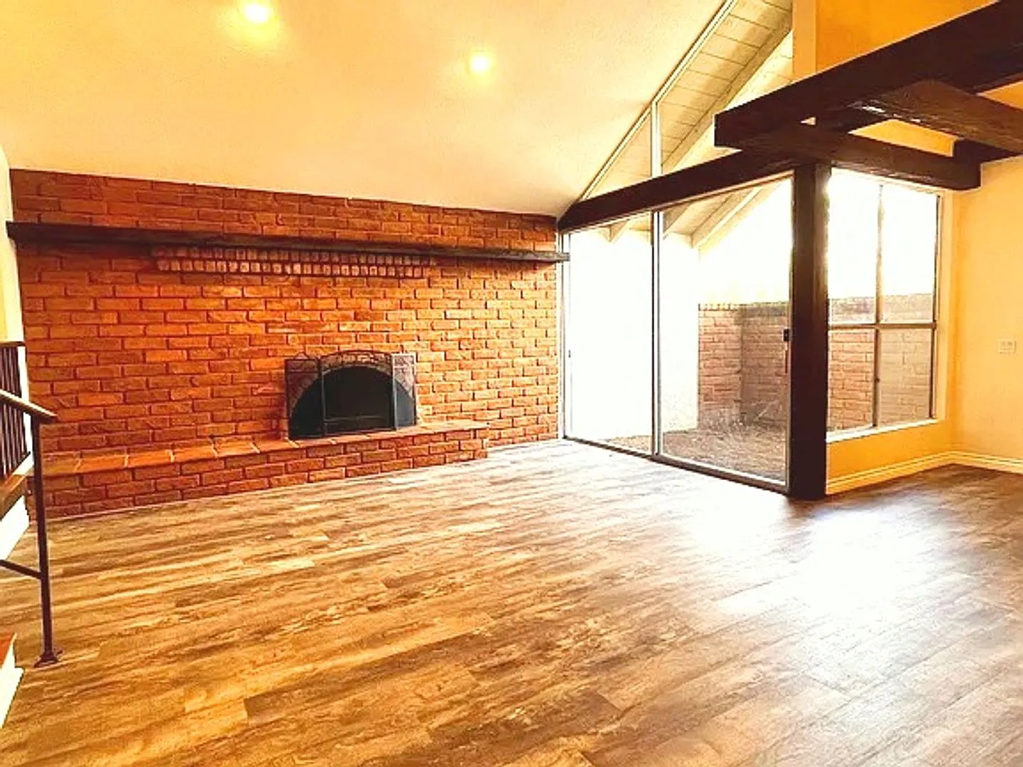 Stunning 5-Bedroom Home in Lake Forest! — Photo 3