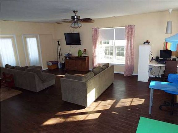 4th image of 5603 Bellview Dr