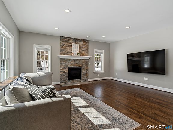 3rd image of 74 Wapping Wood Road