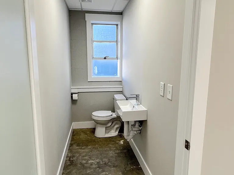 204 5th Ave E #102-103 — Photo 23