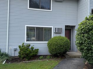 290 Meridian St APT F, Groton, CT 06340