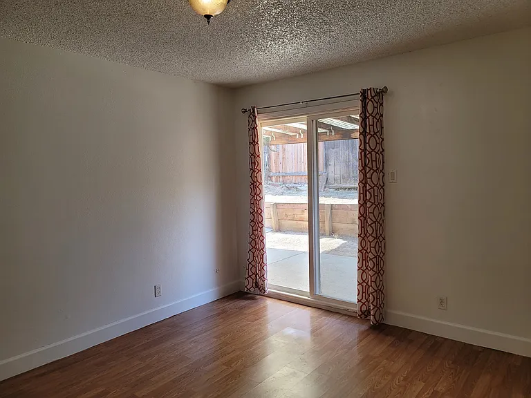 1713 Linden Way — Photo 7