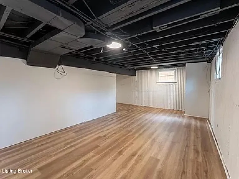 2145 Gladstone Ave — Photo 24