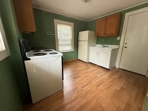 102 Ledgeside Ave — Photo 3