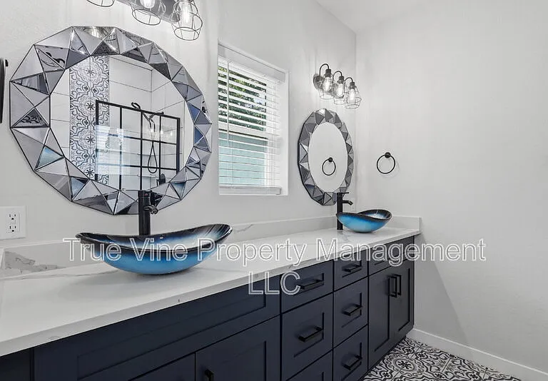 216 E Fest St — Photo 6