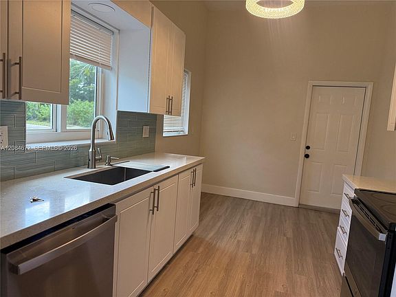 5th image of 520 SW 5th St