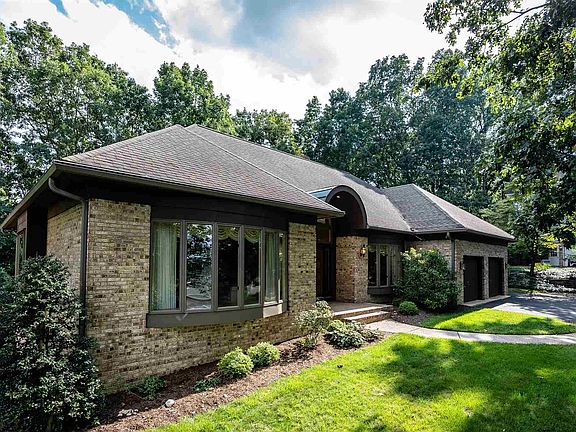 2nd image of 138 Diamond Ct