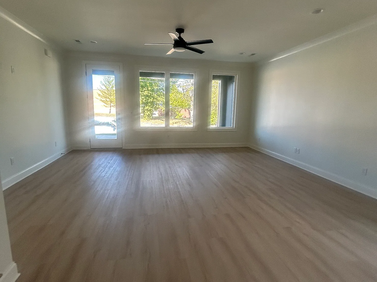 4 bed, 3.5 bath, 2200 sqft, $2,800 — Photo 2