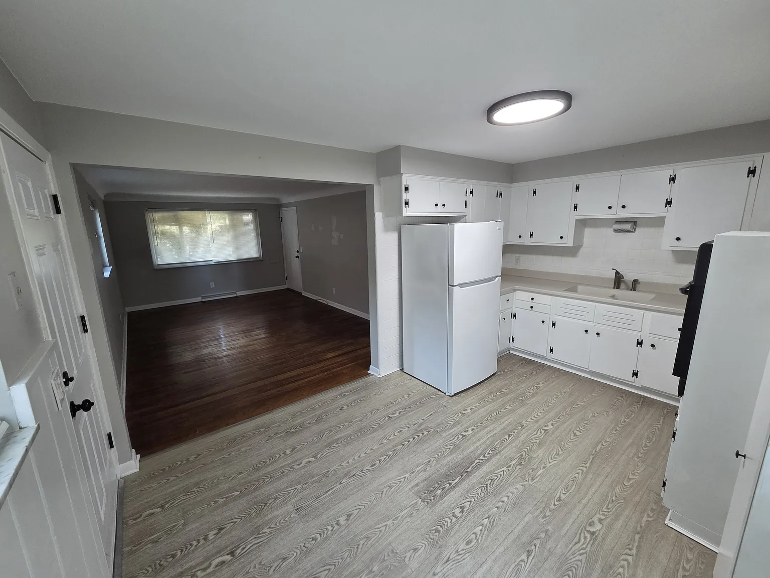 2 bed, 1020 sqft, $1,300 — Photo 2