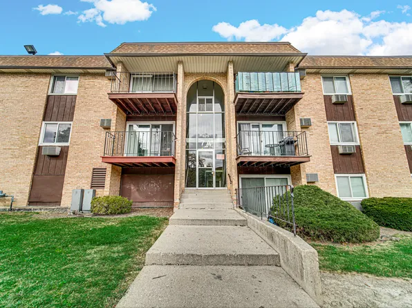 675 Heritage Dr APT 307, Hoffman Estates, IL 60169