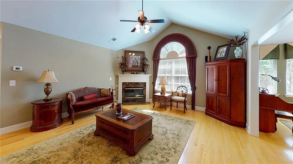 2 bed, 2.0 bath, 1975 sqft, $2,500 — Photo 4