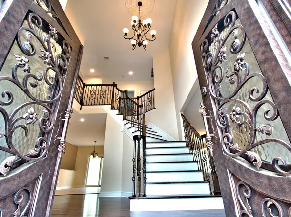 9 Clayton Ln, Manalapan, NJ 07726