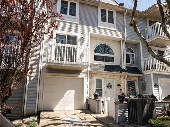 41 Country Dr W #N, Staten Island, NY 10314
