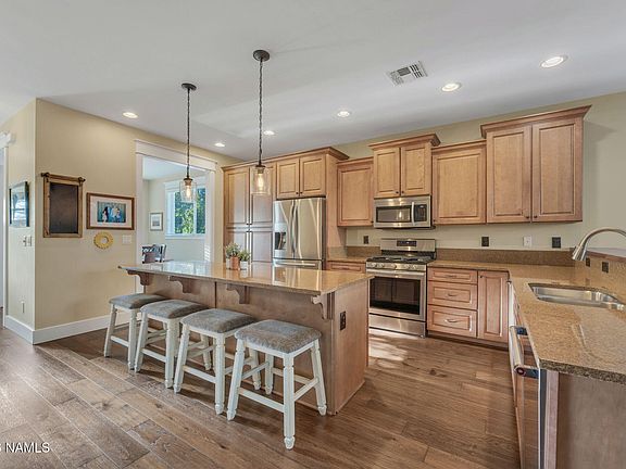 5th image of 532 W Wulfenite Rd