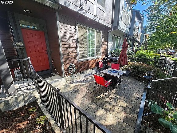 3rd image of 1032 SE Alika Ave
