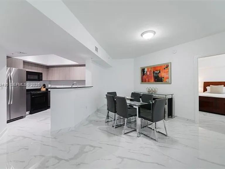 16699 Collins Ave #CU-2004 — Photo 7