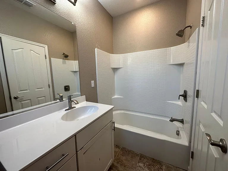 672 Barcelona Loop — Photo 8